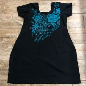 Super cute swimsuit coverup! Side slits.